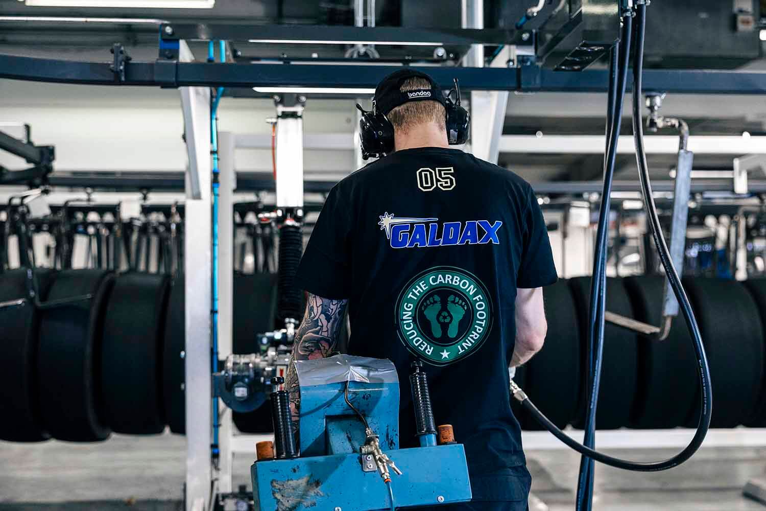 Galdax säljer regummerade lastbilsdäck i hela Sverige